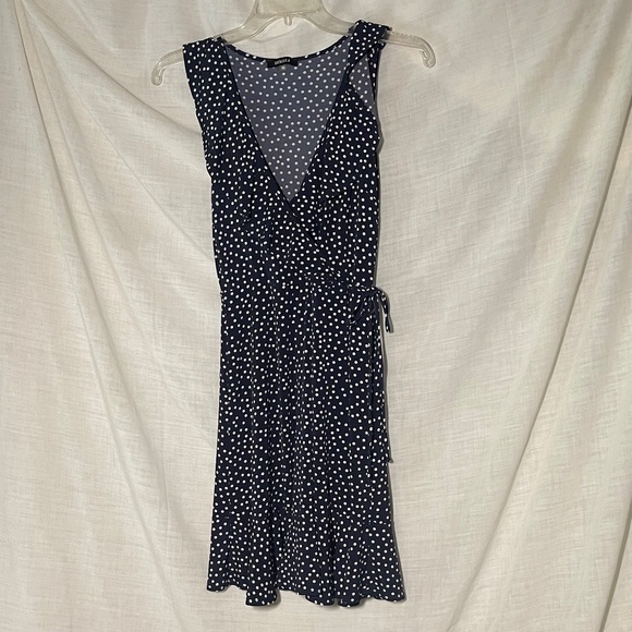 Soloiste Women’s Navy with White Polka Dot Ruffled V Neck Dress. Sleeveless. - Picture 1 of 4